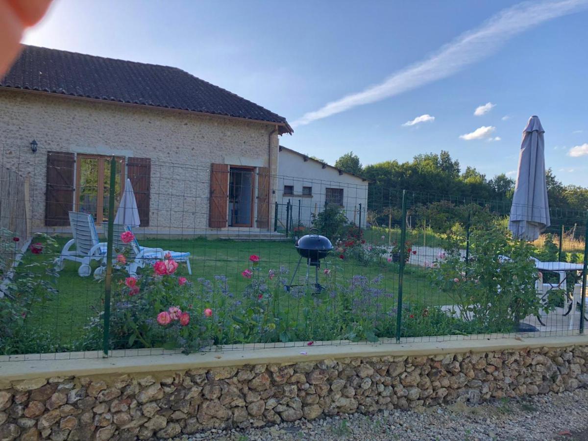 Chez Lucia a 15min de Perigueux à 6km autoroute A89 Eglise-Neuve-de-Vergt Exterior foto